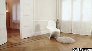 Lyen Parker Knows How To Pleasure Herself Right