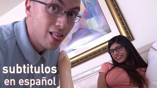 MIA KHALIFA - Estrella Porno Arabe Enseña El Virgen Cómo Tener Sexo Con Una Mujer