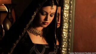 Seductive Dance – Sensual Indian Beauty