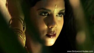 Brunette Lady Dance And Seduce Her Lover And Feel Arouse