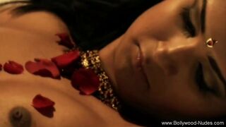 Sexy Belly Dancing Moves So Erotic That Strips Down Her