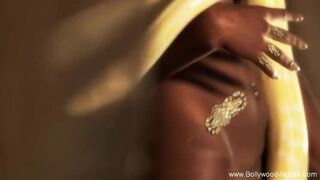 A Moment To Seduce A Man And To Show Her Sexy Body