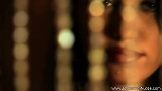 Sensual Indian Babe Loves To Dance