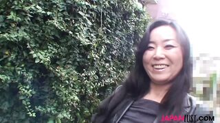 Japanese mature Takako Nishazawa fucked missionary style