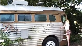 Sesso anale per una troia con tette piccole