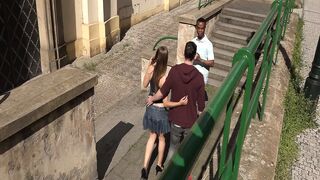 Meine Freundin finanziert unseren urlaub indem sie mit einem schwarzen fickt