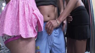 scharfer Dreier mit zwei Shemales und einem Mann