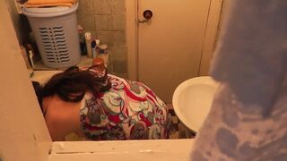 Stepmom goes to bathroom, wanks pussy, student stepson watches