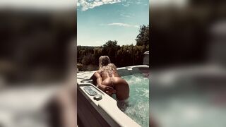 Masturbation in whirpool
