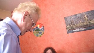 Heriberts erster Dreier mit seinen Freundinnen