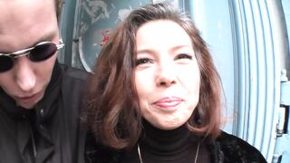 Milf Claudia nach dem Einkaufen geschwaengert