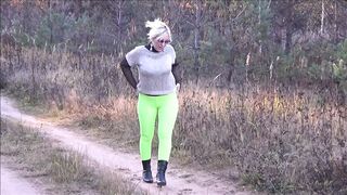 Big butts in Leggings Yellow