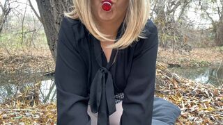 Inserting an anal plug in my luxurious ass outdoors