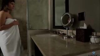 Naughty coed makes her dripping pussy cum