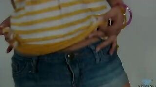 Nubile Cutie Masturbates