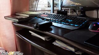 Babe Sucks Stepbrother’s Cock and Gets Oral Creampie