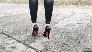 Leather Leggings and pumps