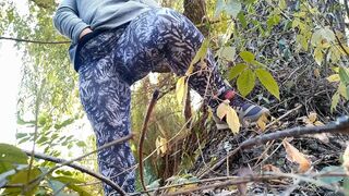 Curvy MILF with big belly and huge ass in leggings masturbates outdoors