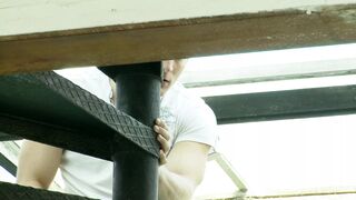 Blonde notgeile ehefrau fickt den nachbarn und laesst sich fast schwaengern