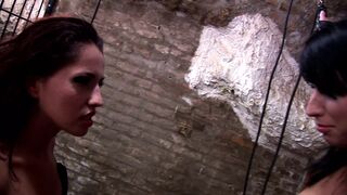 Suzie Diamond is prepared for a naughty lesbo session