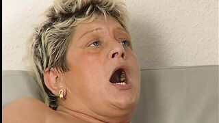 Leck die fette Sau bis zum Orgasmus