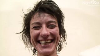 Oma liebt 2 Schwaenze im Arsch