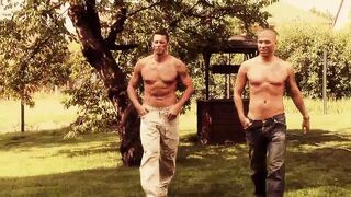 Bonny Bon lifts her lingerie to be screwed in the ass