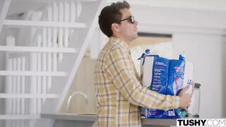 TUSHY It's only natural to gape on vacation with your bf