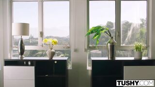 TUSHY This college student loves camming and getting gaped m