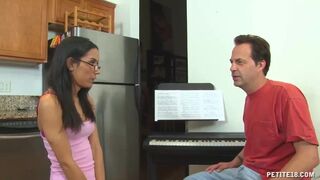 Teen Babes Pays For Her Lesson Offering Her Pussy