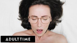 ADULT TIME - How Women Orgasm With Casey Calvert