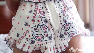 Yanks Abbie's Squirting Pussy