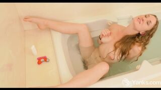 Yanks Blonde Mira’s Butt plug Watergasm