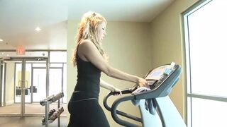 My girlfriend a horny woman of Latin origins gets her pussy