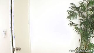 Jay Taylor Has Her Feet Kissed and Pussy Fucked