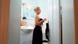 Selena's sexy games after walking