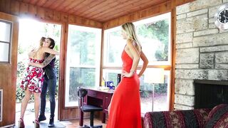 Teen Dynamite Nikki and Scarlet have lesbian threesome sex