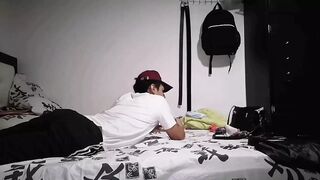 I Enter the Room and His Girlfriend Wanted to Eat Me!