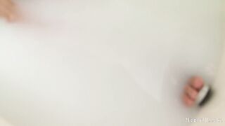 Wet and sexy teen blows him after she gets off in the tub