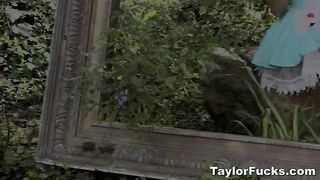 Taylor In Wonderland