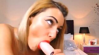 Solo Pussy Masturbation of Hot Webcam Babe