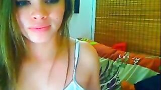 Hot teen babe on home alone webcam