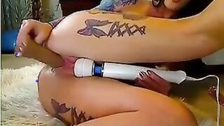 Hot Inked Brunette Babe Toys On webcam