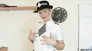 Amateur mom Anilos Suzy filling her mature pussy with a dildo to ease her sexual tension.