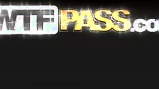 Jaw-breaking college blowjob in the fresh air