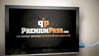 Alexis Texas eats pussy while fucked