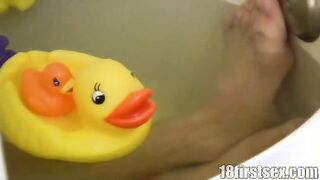 Horny couple fuck in the bath