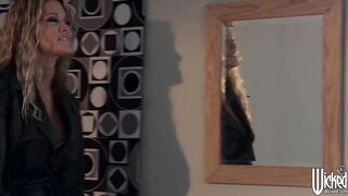 Jessica Drake fucking with her bald pussy