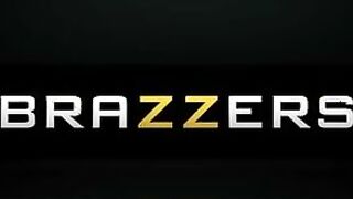 Rachele Richey gives Jessy Jones a blowjob